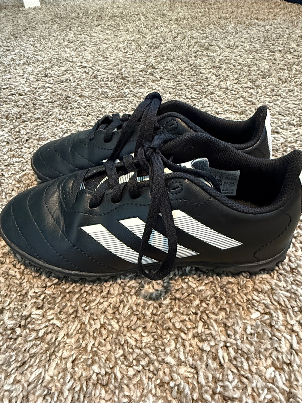 Adidas Kids Black soccer shoe’s with White Three-Stripes Accent. Size 1.5